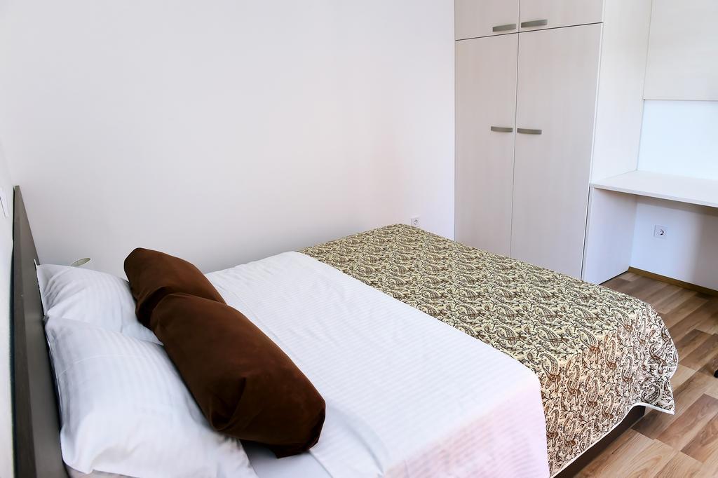 Apartments Zdjelar โปเรช ภายนอก รูปภาพ