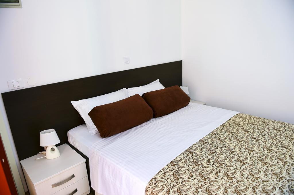 Apartments Zdjelar โปเรช ภายนอก รูปภาพ