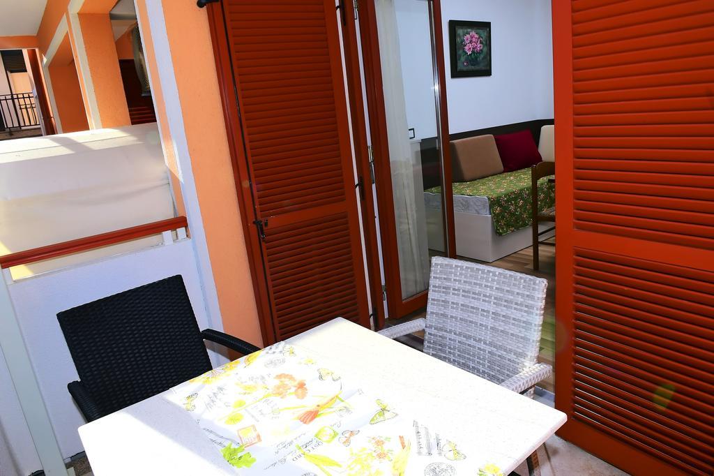 Apartments Zdjelar โปเรช ภายนอก รูปภาพ