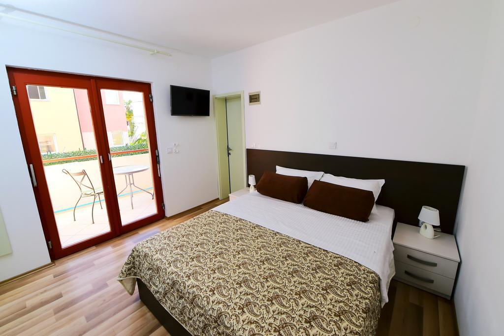 Apartments Zdjelar โปเรช ภายนอก รูปภาพ