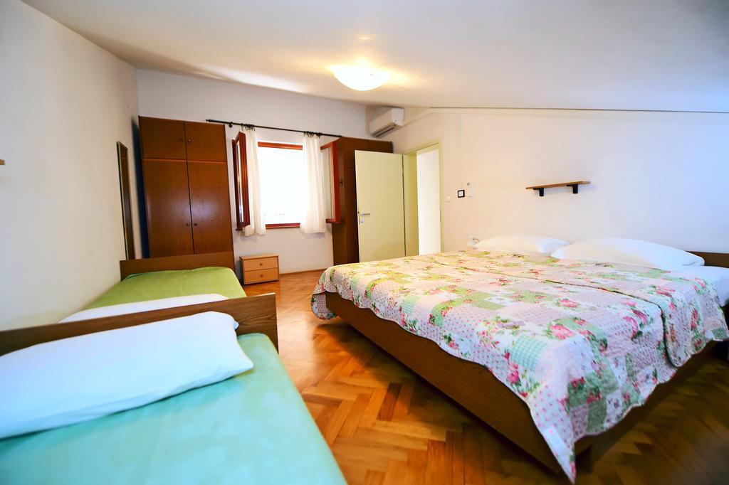 Apartments Zdjelar โปเรช ภายนอก รูปภาพ