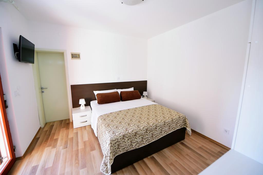 Apartments Zdjelar โปเรช ภายนอก รูปภาพ
