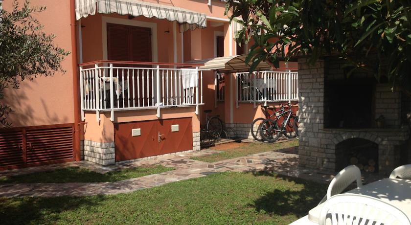 Apartments Zdjelar โปเรช ภายนอก รูปภาพ